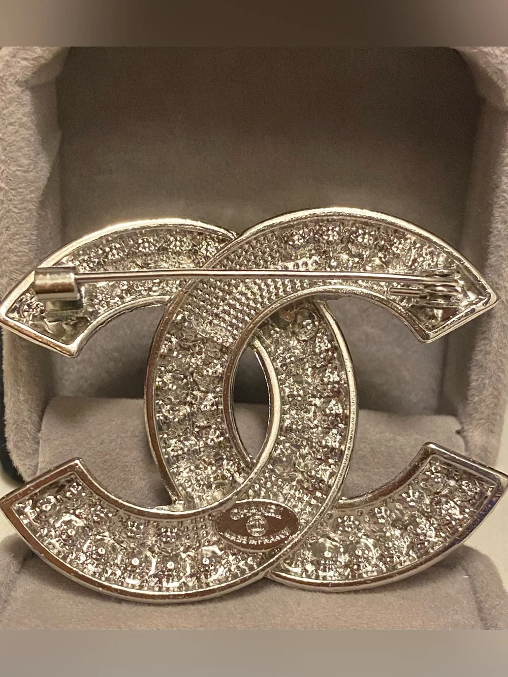 Fashion Jewelry Crystal Interlocking Logo C-C Luxury Brooch -Clear/Silver Large